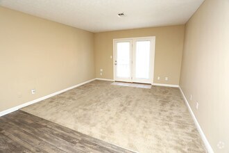 2BR, 2BA - 1,100 SF - Bedroom - Addison Park Apartments
