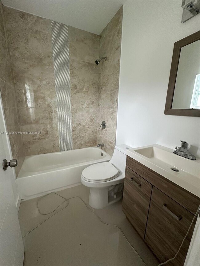 Building Photo - 113 NE 75th St