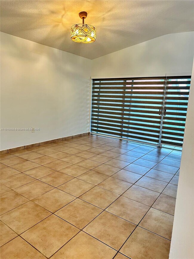 Foto del edificio - 1101 NW 134th Pl