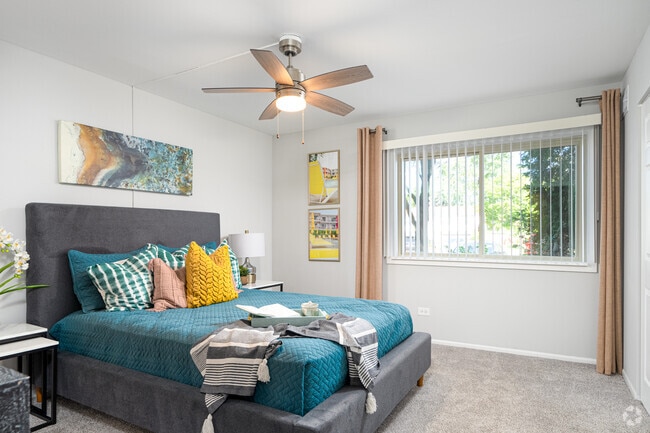 1BR, 1.5BA - 800SF - Bedroom - The Greenway at Carol Stream