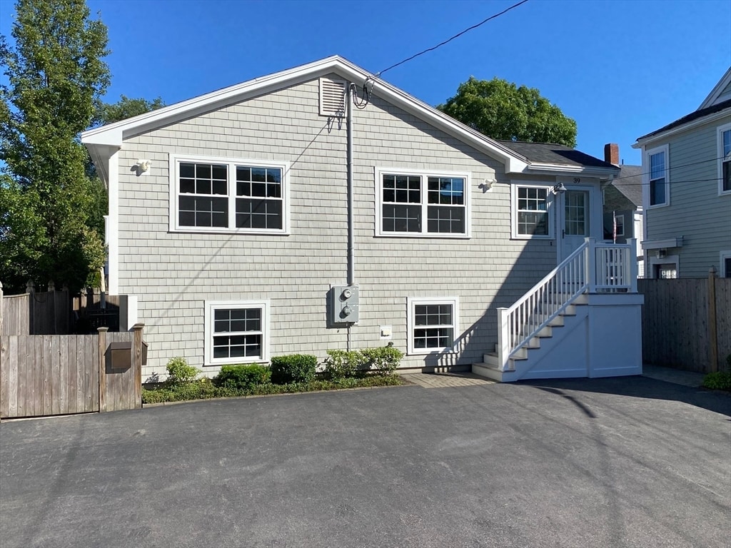 39 Warren St Unit B, Newburyport, MA 01950 Room for Rent in