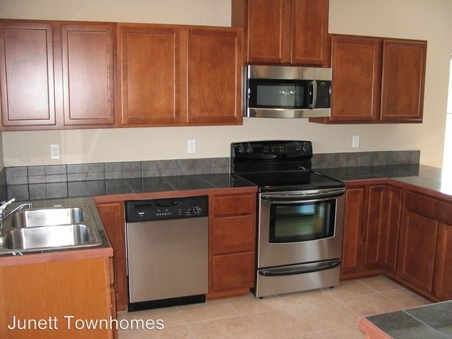 Building Photo - 3002-3008 S 45th St