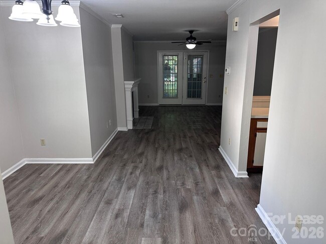 Foto del edificio - 6725 Bevington Ridge Rd