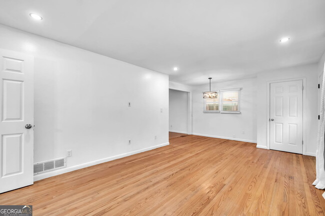 Building Photo - 2579 Bonnybrook Dr SW