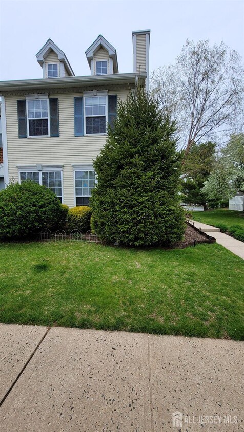 Primary Photo - 79 Columbus Dr