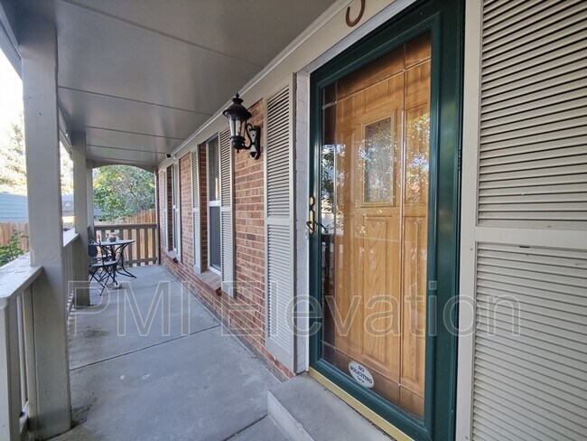 Foto del edificio - 16456 E Kentucky Ave