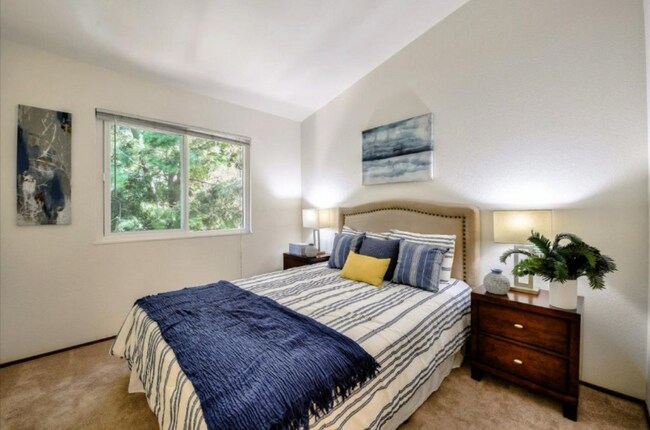 Foto del edificio - 1038 Cedar Gables Dr