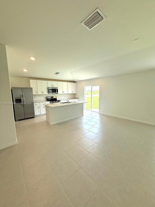 Foto del edificio - 17561 Paradiso Wy