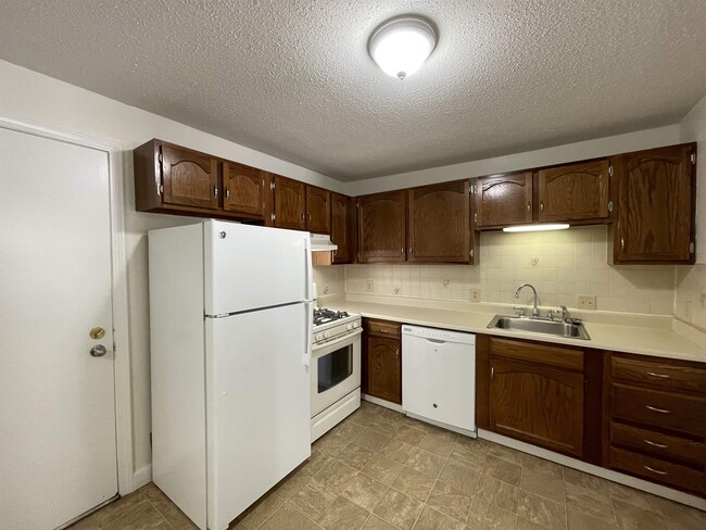 Building Photo - 379 Huse Rd