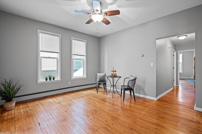 Building Photo - 1609 4th St NE