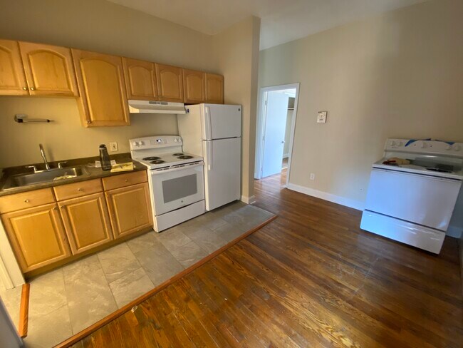 Building Photo - 884 Huntington Ave