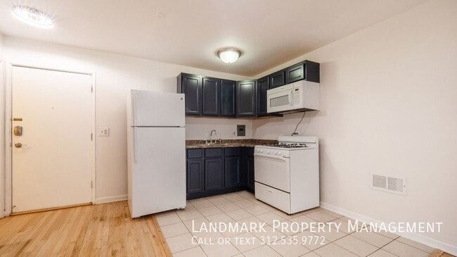 Foto del edificio - 2401 W Balmoral Ave