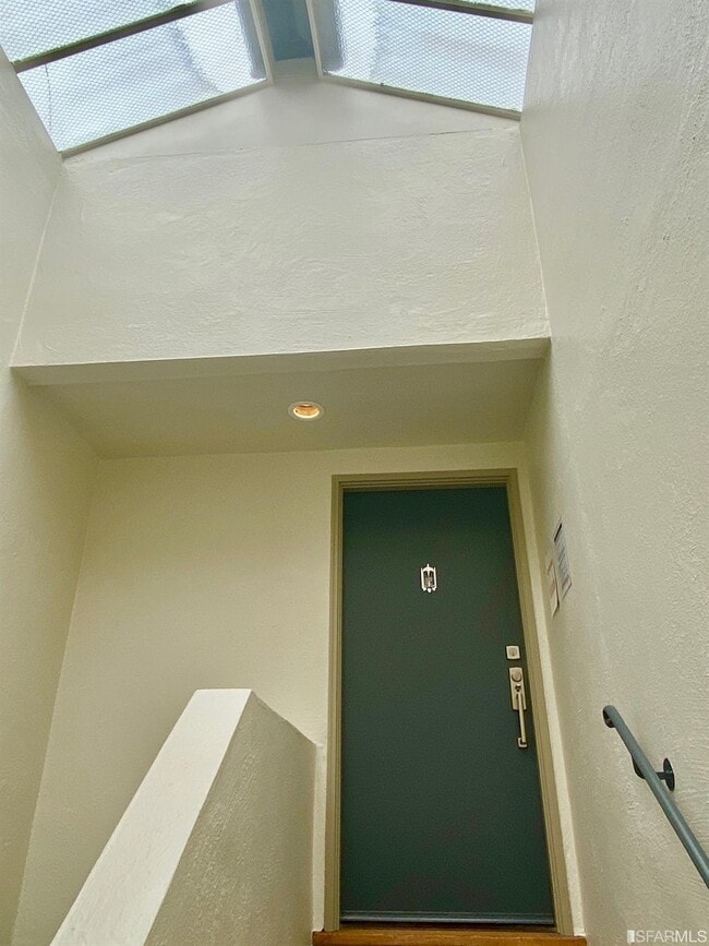 Building Photo - 59 Heather Ave