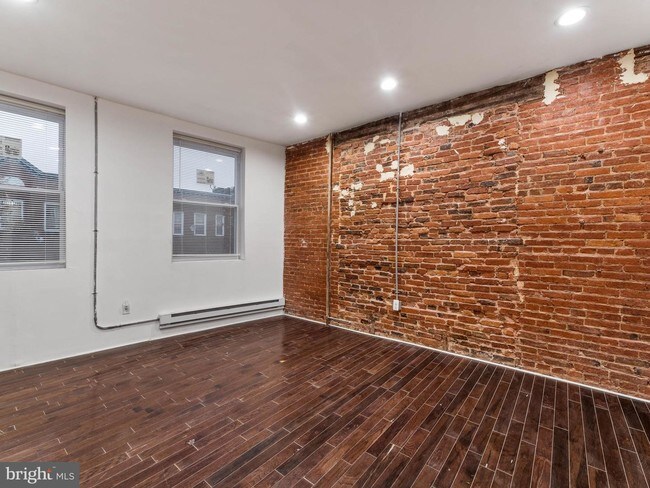 Building Photo - 817 E Baltimore St