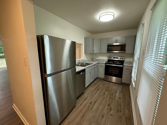 Building Photo - 430 Hickorywood Cir
