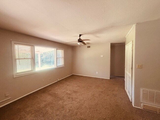 Building Photo - **Welcome home to this charming **3-bedroom, 1-bathroom ranch-style home** offering comfortable o...