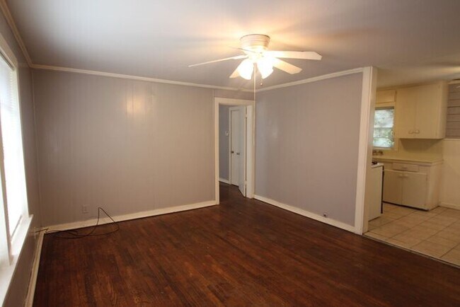 Building Photo - Available! 1 Bedroom 1 Bathroom Apartment close to Downtown Tyler!