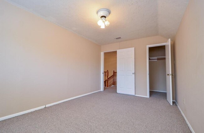 Building Photo - 3338 Walhalla Dr