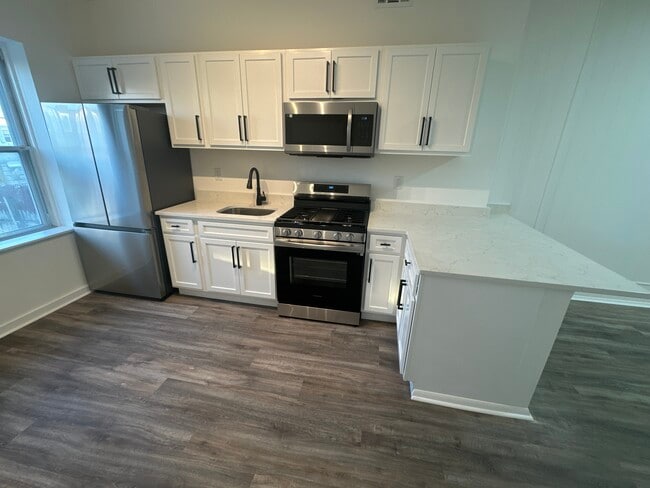 Building Photo - 419 N Montford Ave