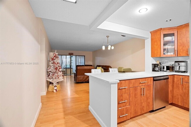 Building Photo - 2313 S Cypress Bend Dr