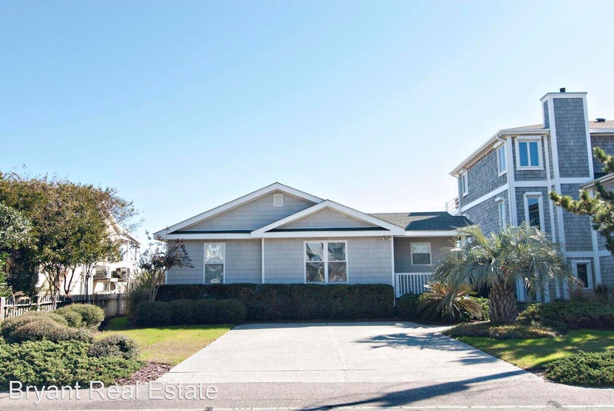 Primary Photo - 4 br, 2 bath House - 832 North Fort Fisher...