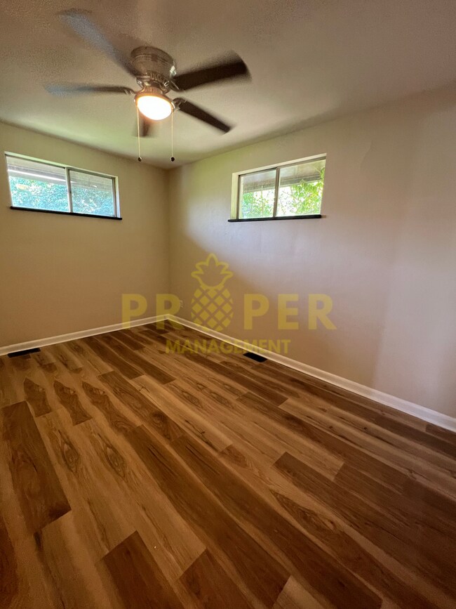 Foto del edificio - 3 bedrooms 1 bathroom house