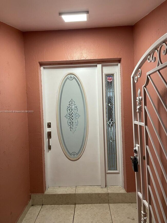 Foto del edificio - 211 SW 71st Ave