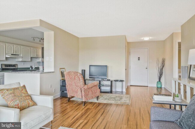 Building Photo - 203 Yoakum Pkwy