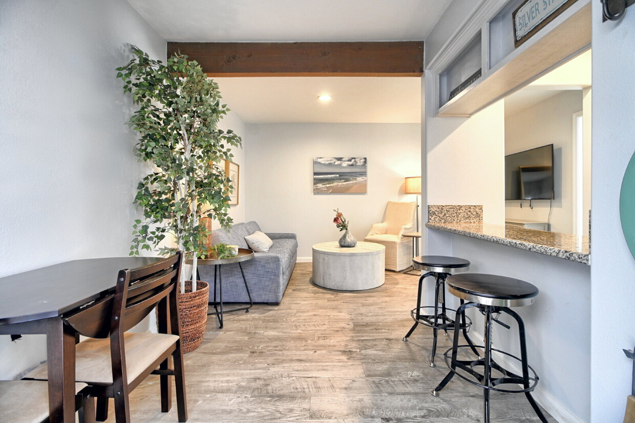 Primary Photo - Charming 1-Bedroom Oasis on Highland Drive...