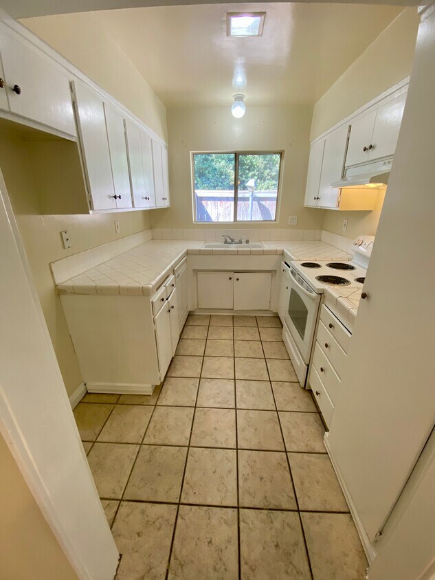 680 W Sierra Madre Blvd Unit 8, Sierra Madre, CA 91024 Condo for Rent