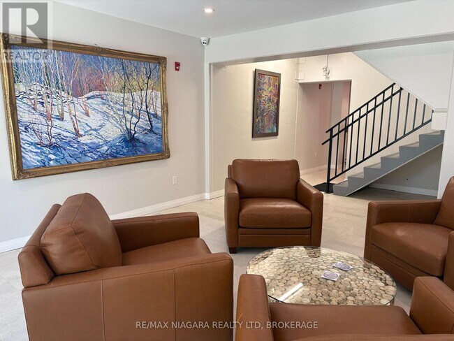 Photo du bâtiment - 424 Ridge Rd N