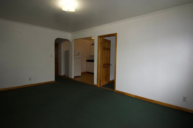 Building Photo - 7510 Woodside Ave