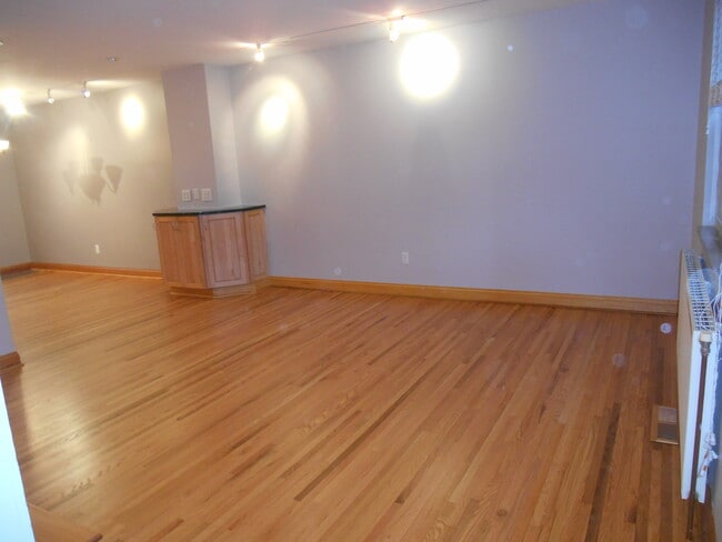 Building Photo - 1781 Kings Ct