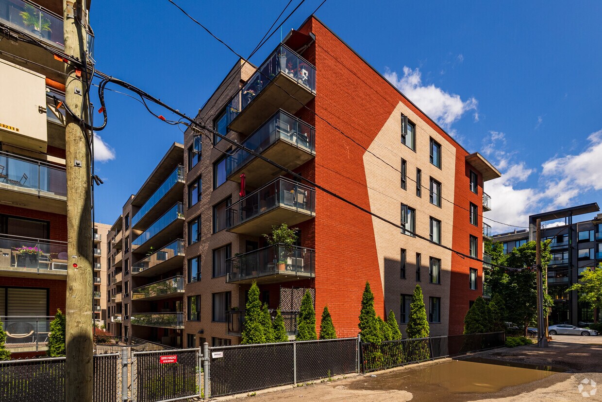 Building Photo - 1450 Rue Parthenais