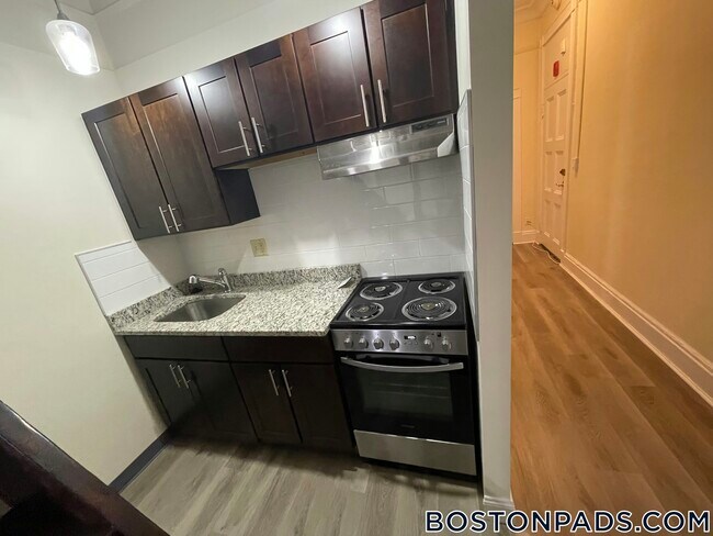 Building Photo - 62 Boylston St