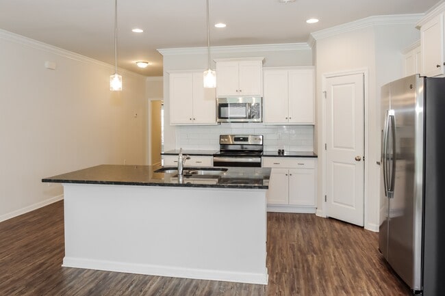 Building Photo - 12877 Tallulah Dr