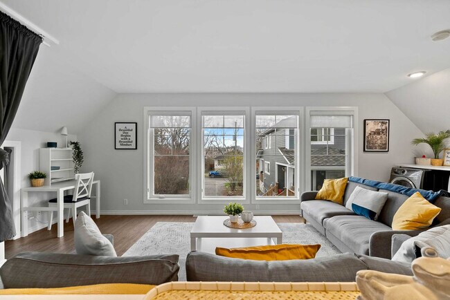 Photo du bâtiment - 74 Elma St W