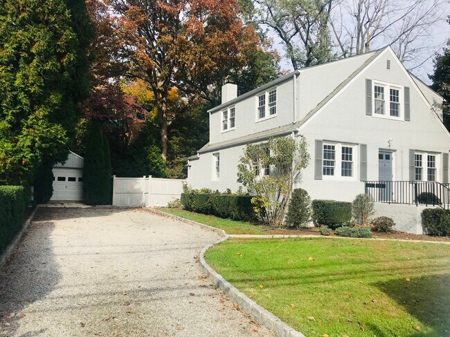 Drive way and garage - 511 Midland Ave