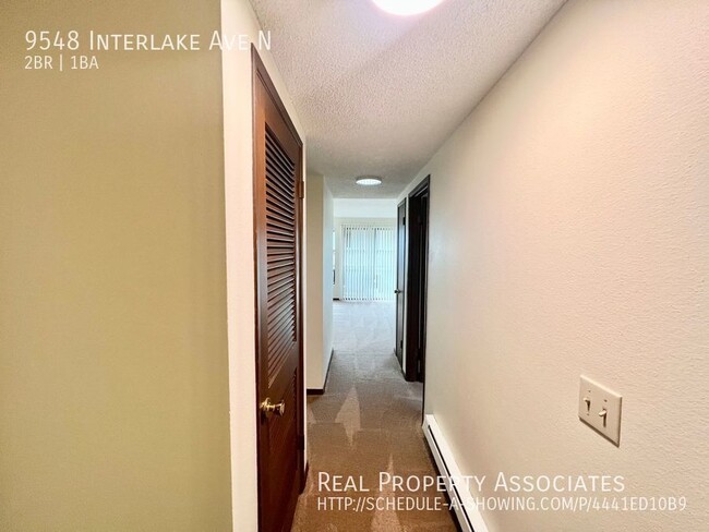 Foto del edificio - Great Natural Light! Large 2 Bedroom in Du...