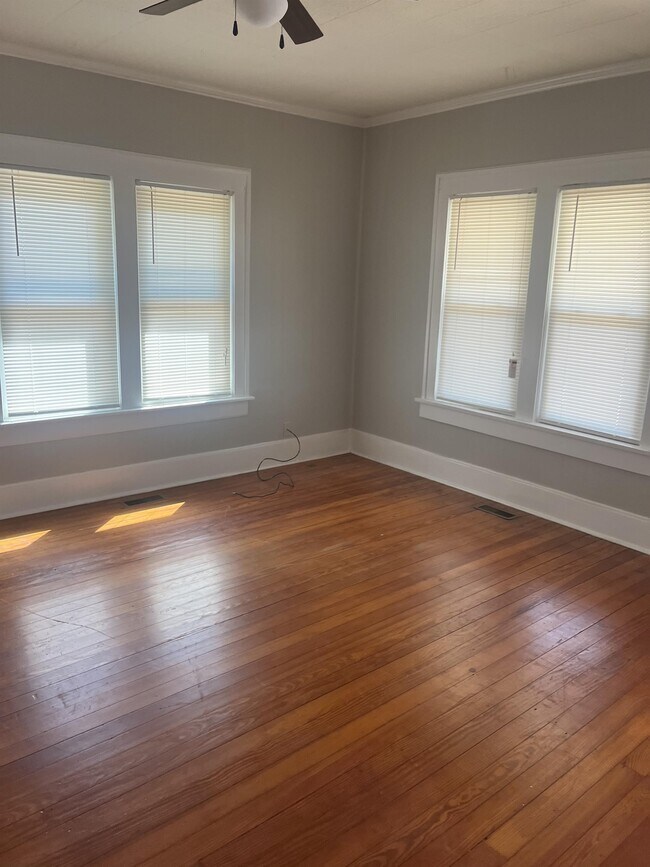 Foto del edificio - 420 N Ash St