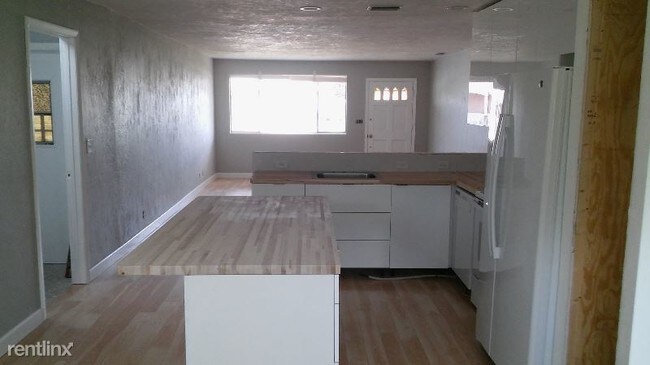 Building Photo - 3 br, 2 bath House - 302 Palm Circle