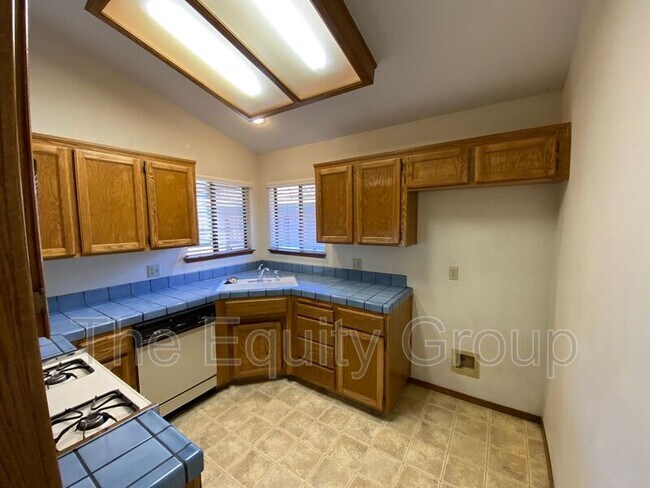 Foto del edificio - 1348 E Ferguson Ct