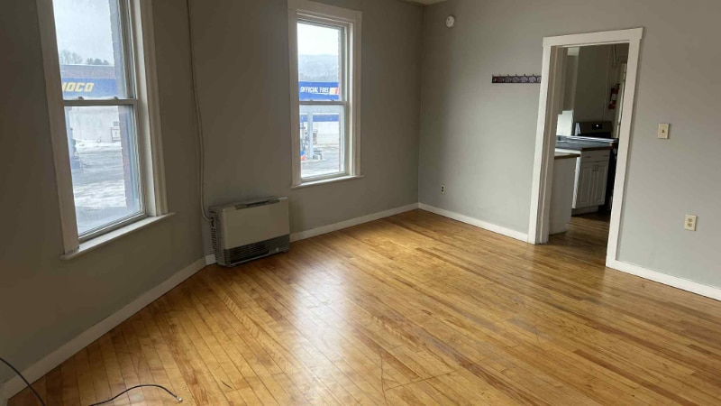 Foto del edificio - 462 Railroad St