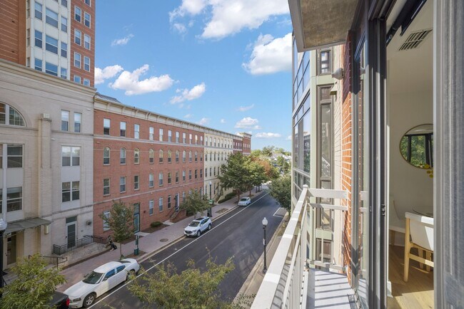 Foto del edificio - The Hartford | 2 Bed | 2 Bath | 1,100 Sf | 1 Private Balcony | 1 Garage Parking