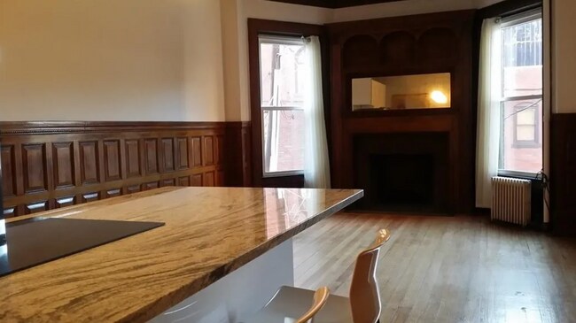 Building Photo - 869 Beacon St