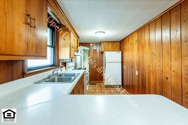 Building Photo - 3 bedroom home now available