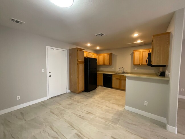 Foto del edificio - Great townhome in gated community, 3brs, 2bth, 2cg