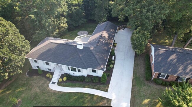 Building Photo - 7010 Terrace Dr