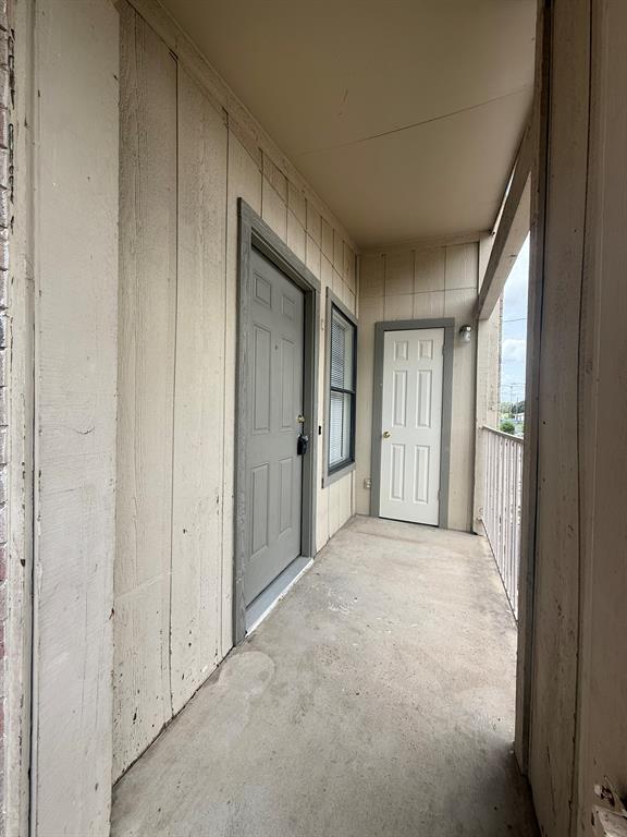 Building Photo - 5501 Rose Hill Cir