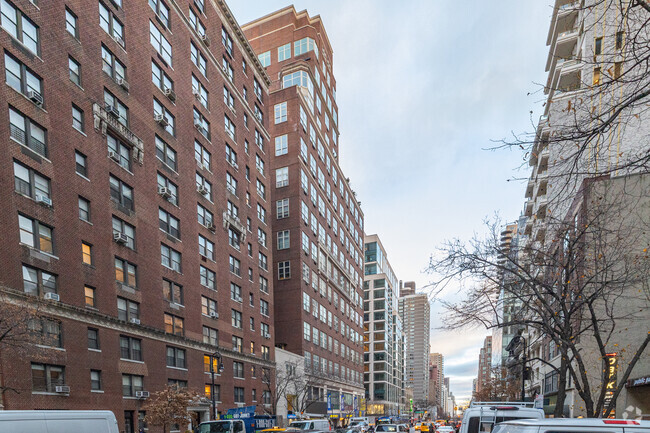 Building Photo - Park Avenue Court